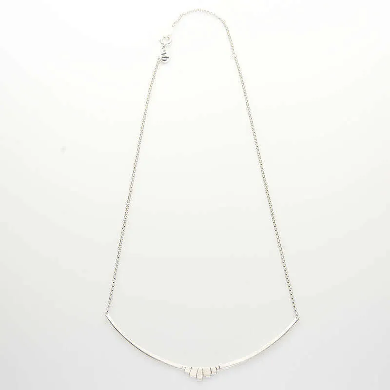 MARITA CURVED BAR PENDANT NECKLACE