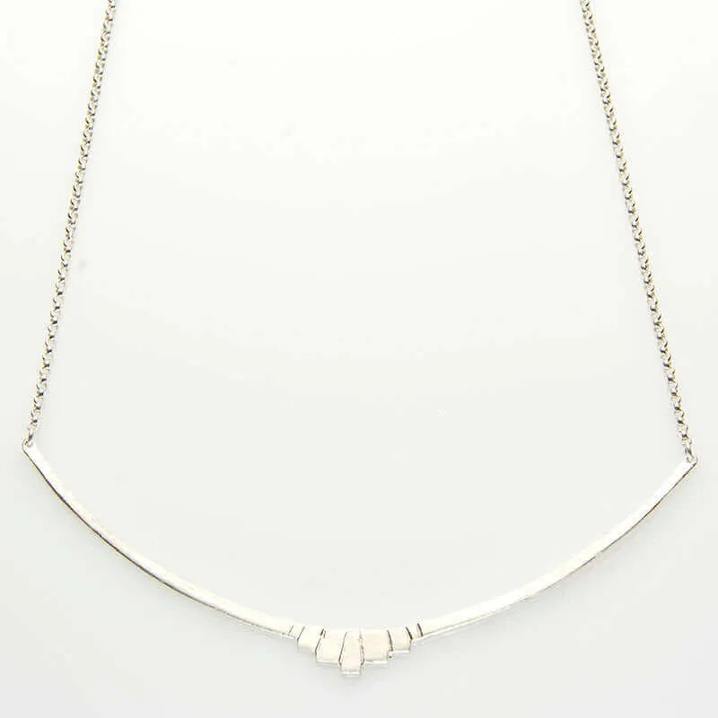 MARITA CURVED BAR PENDANT NECKLACE