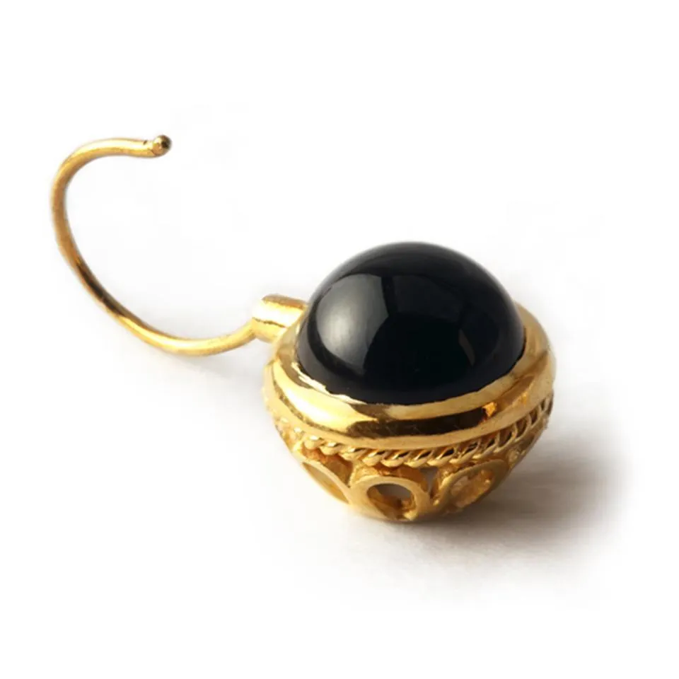 Vintage looking earrings- black gold jewelry