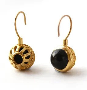 Vintage looking earrings- black gold jewelry
