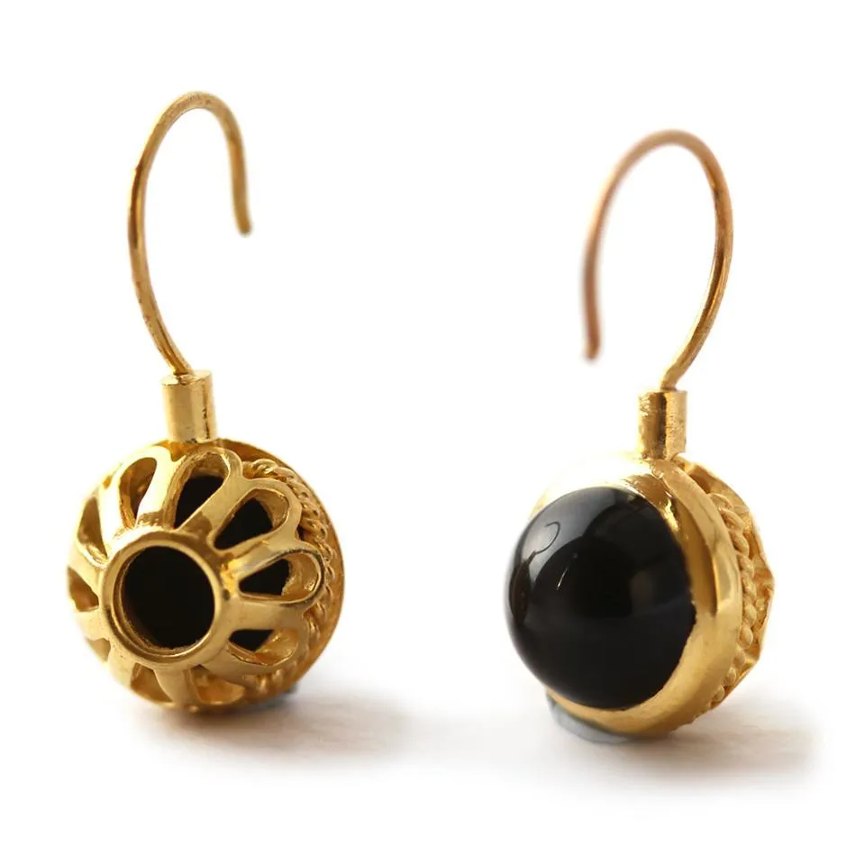 Vintage looking earrings- black gold jewelry